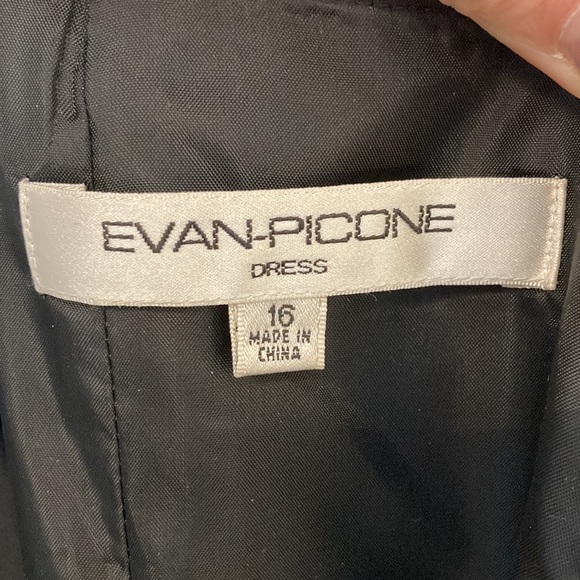 EUC. Evan Picone black, fitted dress accented straps & sweetheart neck. Size 16 - Picture 6 of 6